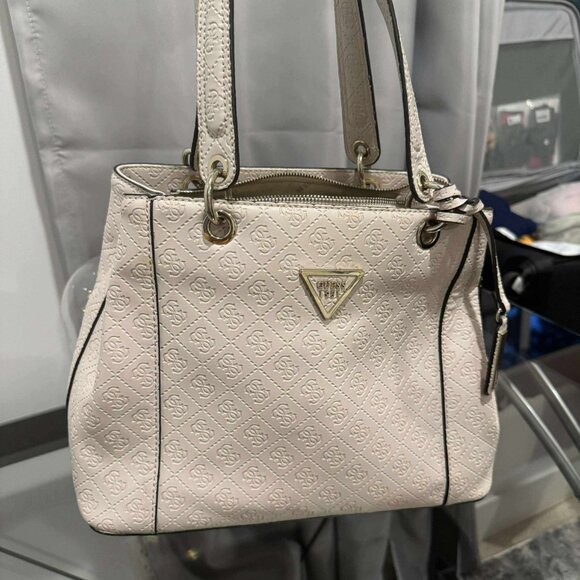 Handbags and Shoulder Bags (Michael Kors, Coach & Guess) - Picture 4 of 9